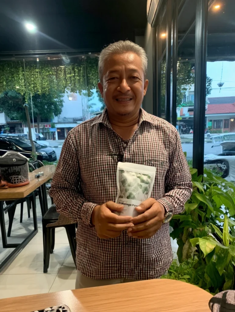 u8326761355_Casual_photo_of_a_Malaysian_man_58_years_old_wear_43133f14-f767-4fa7-a1d6-6658425e6329_2.webp