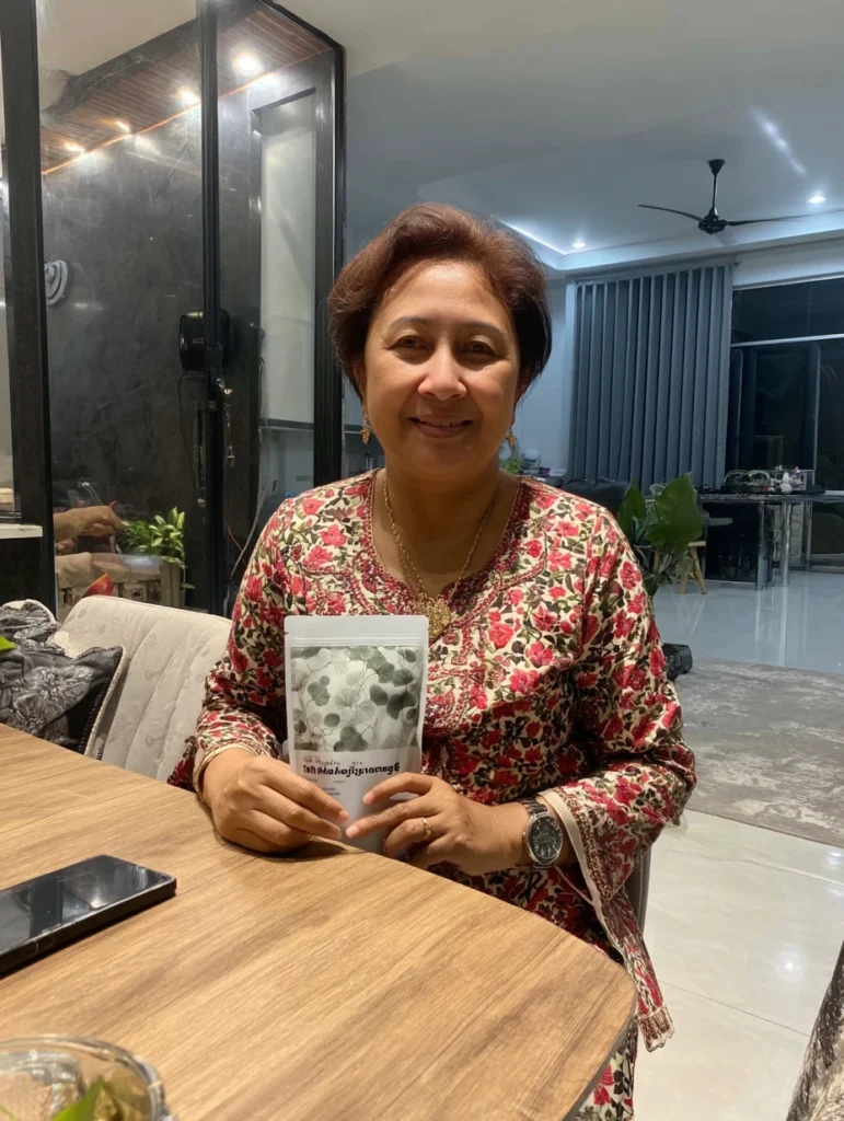 u8326761355_Casual_photo_of_a_middle-aged_Malaysian_woman_53__34994ee8-9720-4799-8ed0-2f16b4ace2a8_3.webp