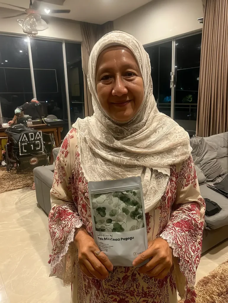 u8326761355_Casual_photo_of_a_middle-aged_Malaysian_woman_55__86c7b159-60e0-4c5a-b2cd-7d2e2a1884f7_1.webp