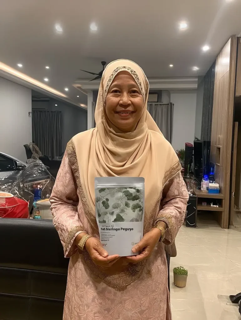 u8326761355_Casual_photo_of_a_middle-aged_Malaysian_woman_55__982e2185-78d5-4ad3-a669-8c08ed167123_0.webp